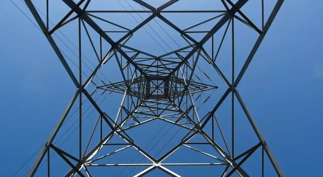 3 warunki przy przyłączaniu prądu: Jak ich uniknąć? Pełny poradnik