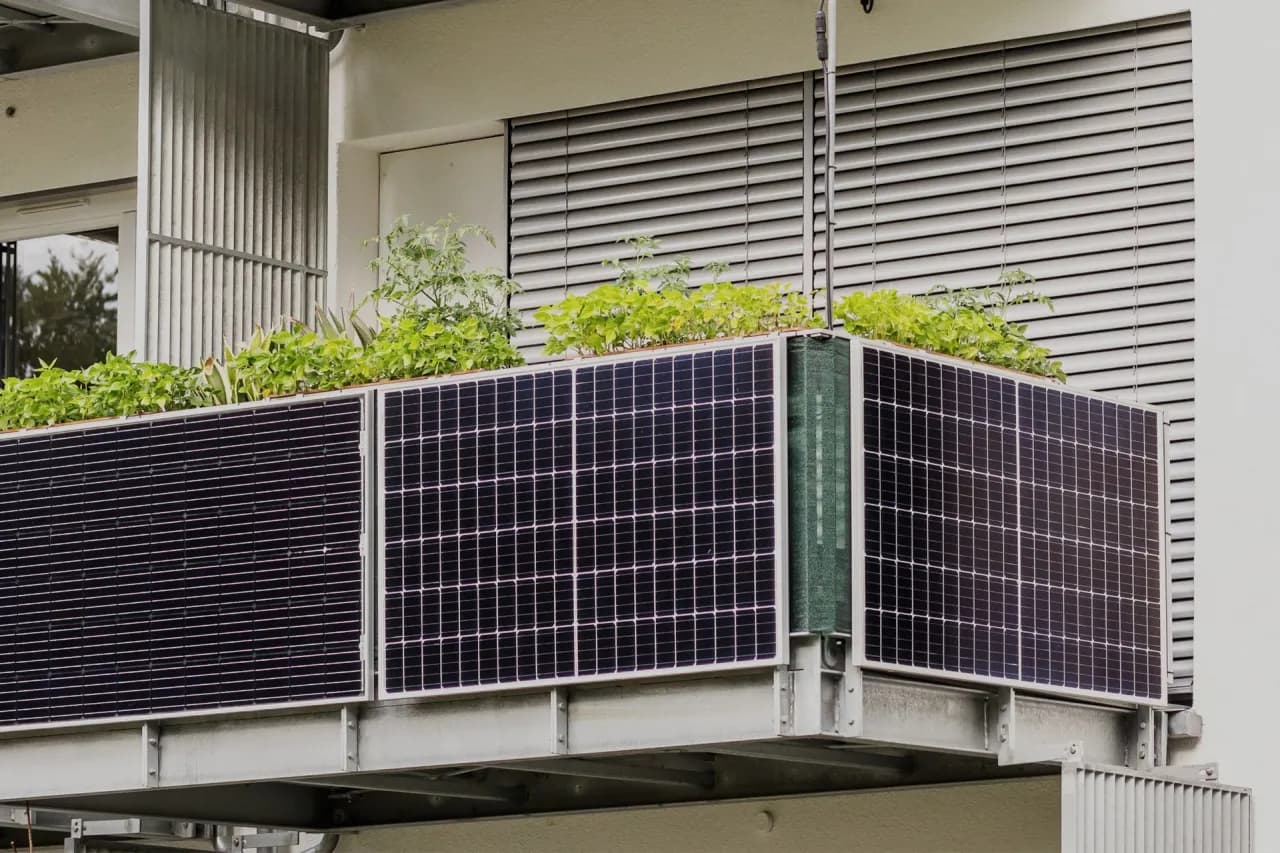 Fotowoltaika na balkonie w bloku - montaż i podłączenie paneli