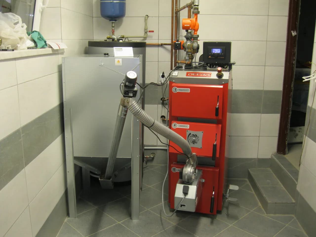 Montaż palnika na pellet to koniec ery węgla? Analiza eksperta