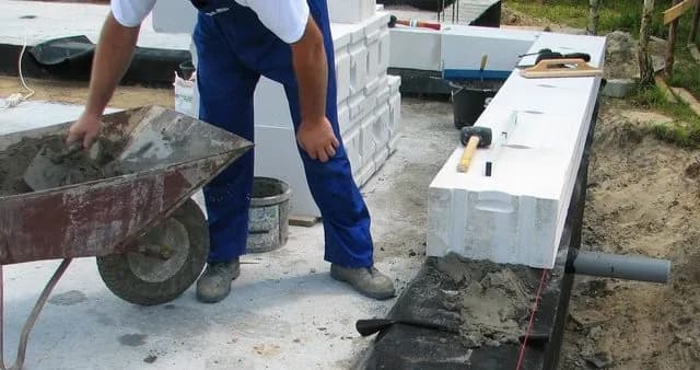 Murowanie z bloczków betonowych - poradnik i techniki murarskie