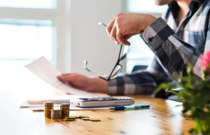 Ile za kWh? Sprawdź aktualne ceny energii elektrycznej w taryfie G11 w 2025 r.