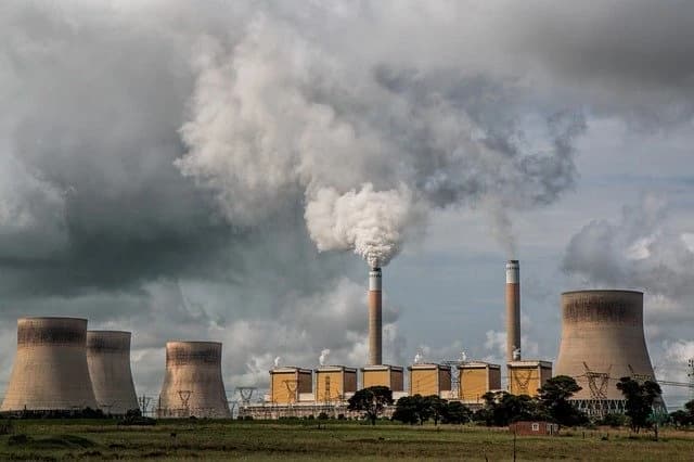 Nieodnawialne źródła energii: przykłady i różnice z odnawialnymi źródłami energii