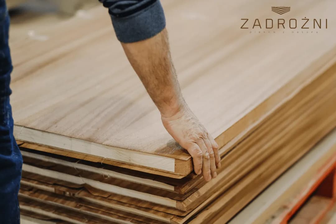 Fornir naturalny w produkcji mebli na wymiar - klucz do unikatowych wnętrz