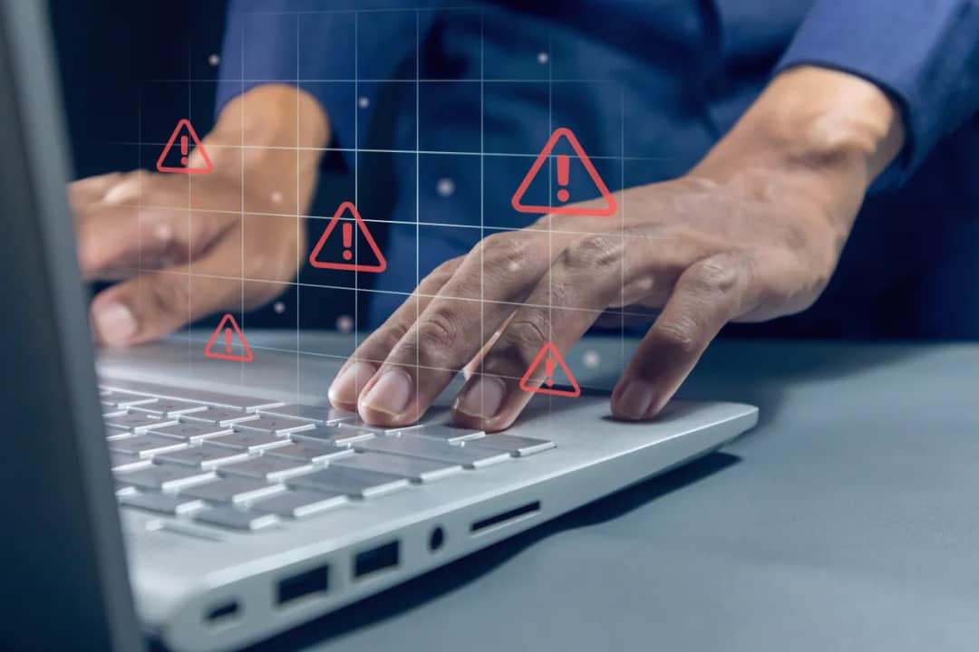 Zachowaj rozwagę w sieci: jak podejmować przemyślane decyzje online