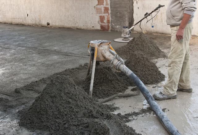 Koszt wylewki betonowej - cena za m2, cennik robocizny