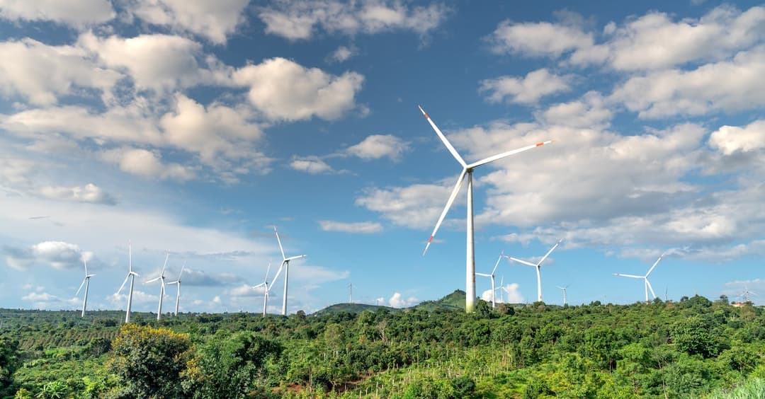 Zalety i wady elektrowni wiatrowych - co warto wiedzieć?