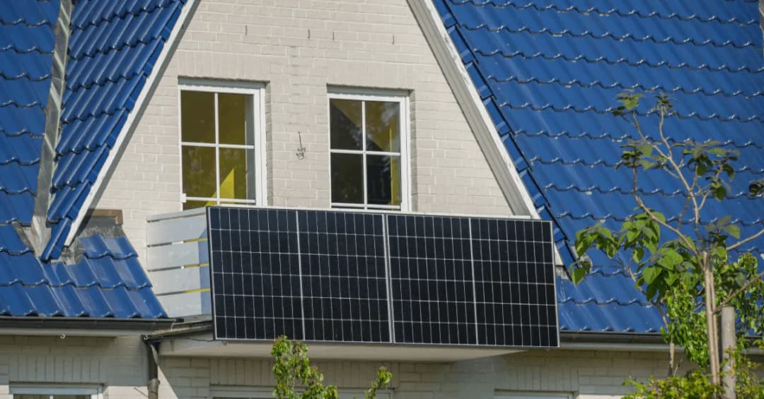 Elektrownia słoneczna balkonowa: oszczędzaj na rachunkach za prąd