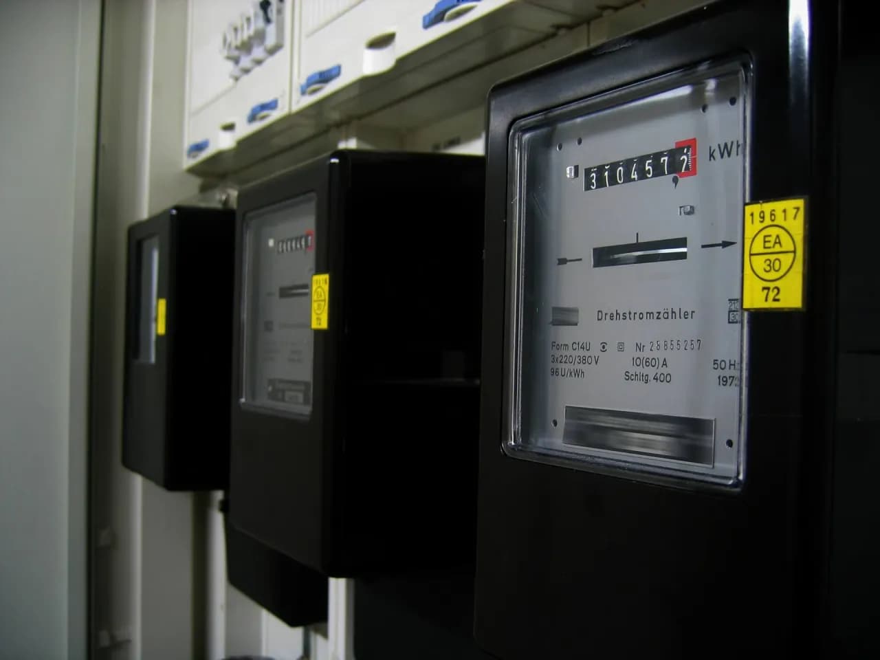 Ile to jest kilowatogodzina? Sprawdź definicję i przelicznik kWh na kWh/h i zł